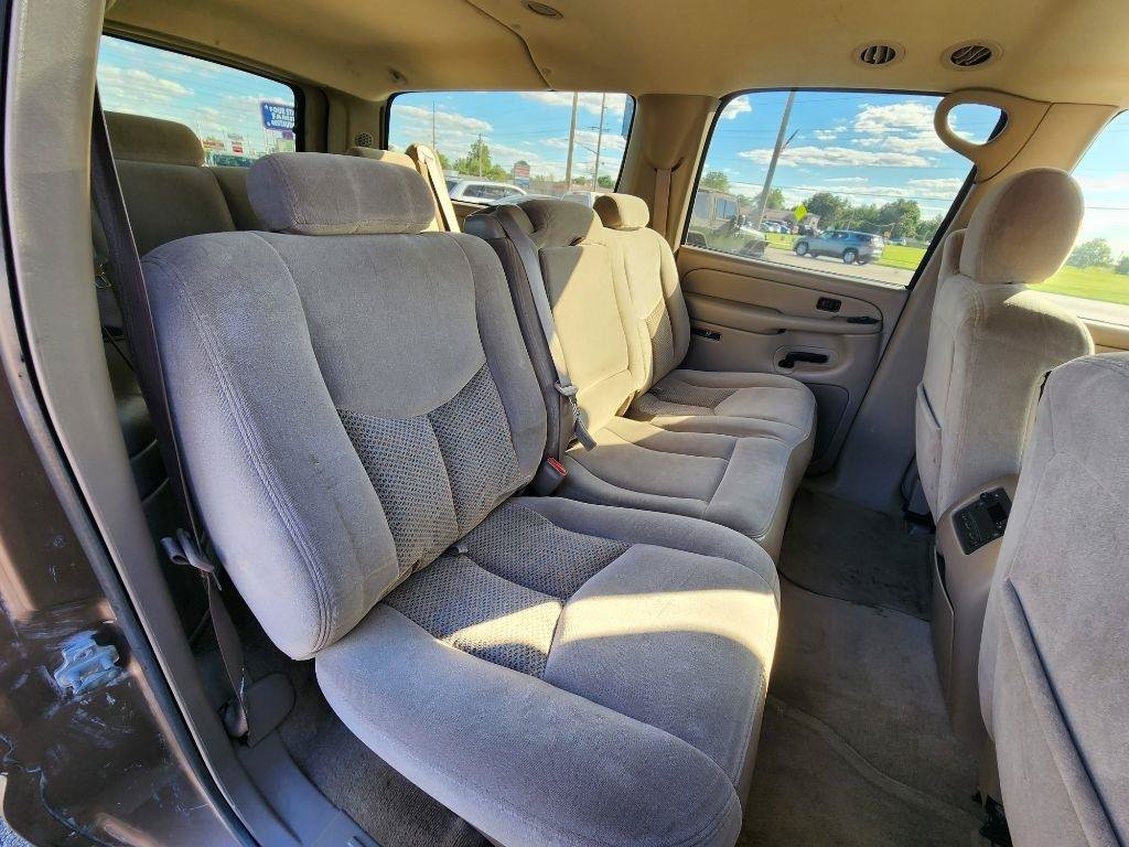 Used 2004 Chevrolet Suburban LS w/ Preferred Equipment Group RWD image 19