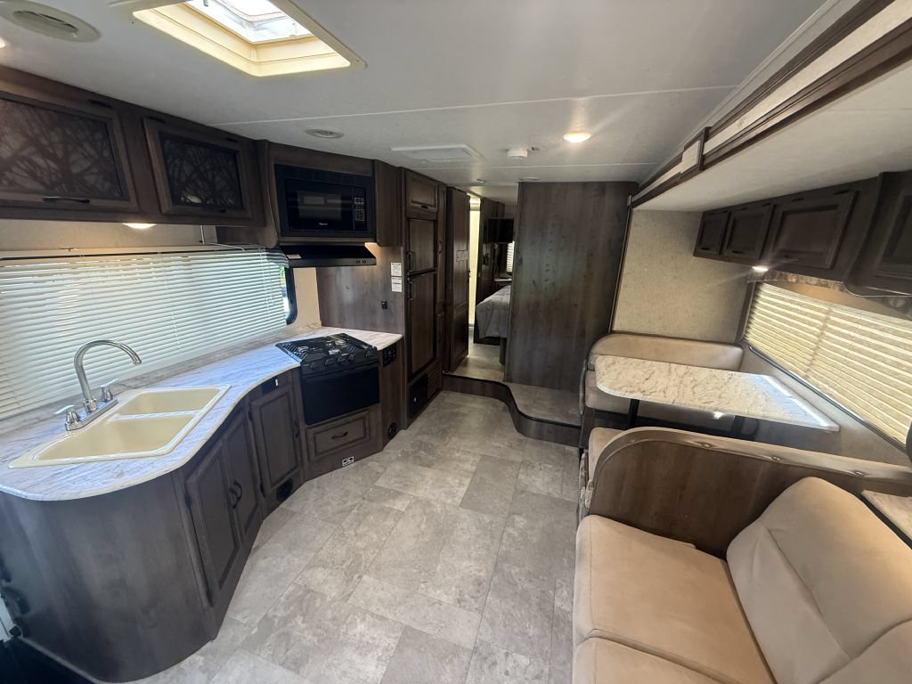 Used 2017 Ford E-450 and Econoline 450 Super Duty w/ Motorhome Prep Package RWD image 64