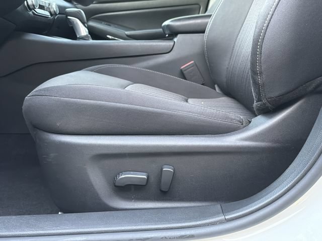 Used 2025 Nissan Altima 2.5 SV FWD image 21