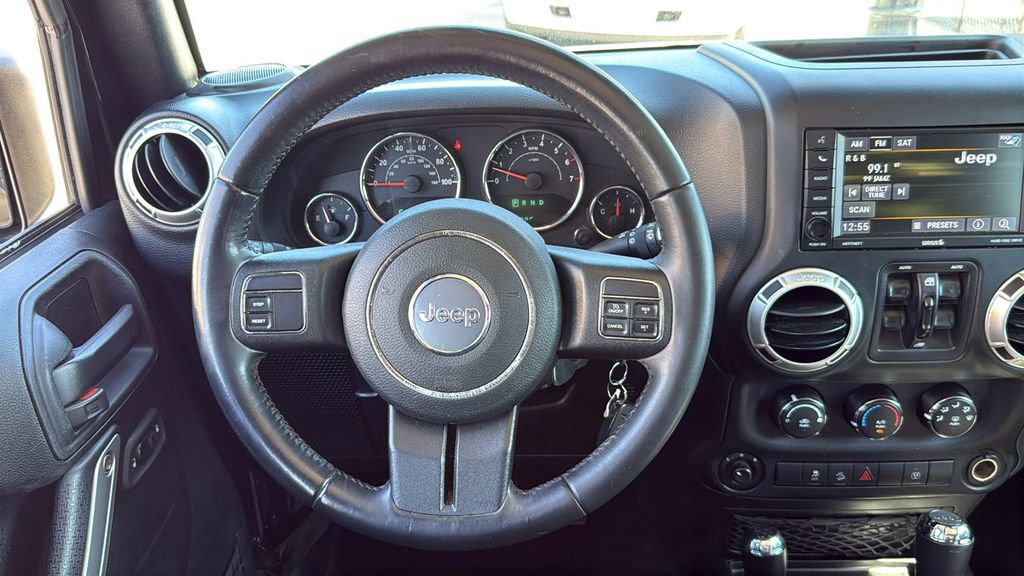 Used 2018 Jeep Wrangler Unlimited Sahara image 30