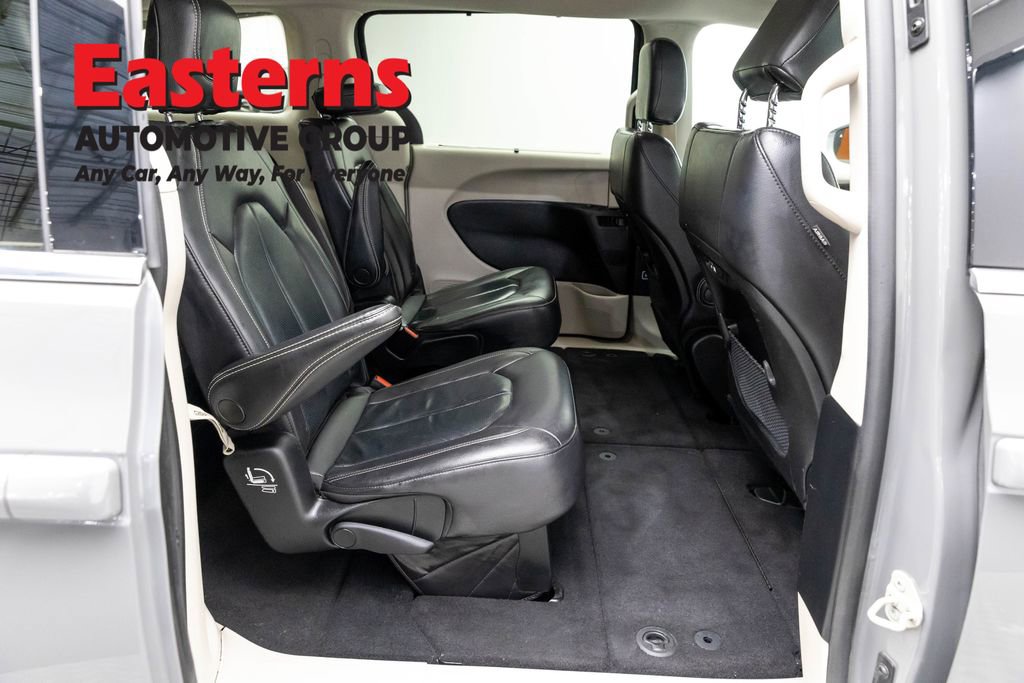 Used 2022 Chrysler Pacifica Touring-L image 24