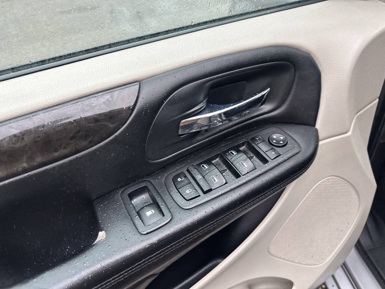 Used 2019 Dodge Grand Caravan SE FWD image 19