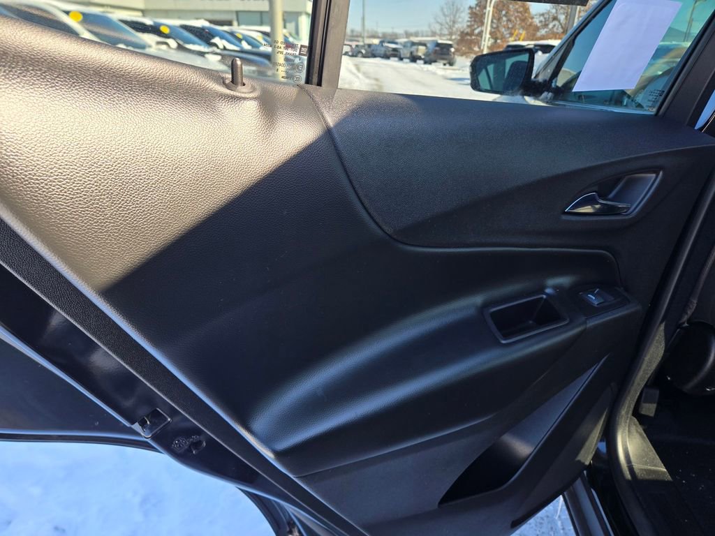 Used 2018 Chevrolet Equinox LT image 34