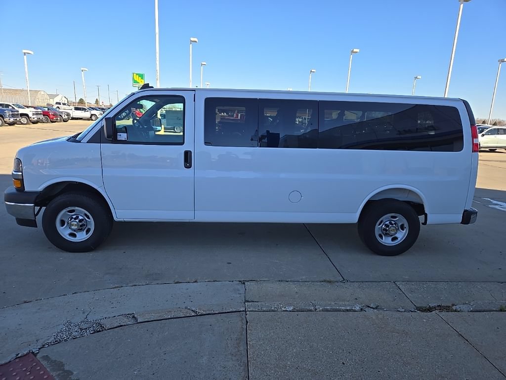 Used 2025 Chevrolet Express 3500 LT w/ LT Preferred Equipment Group RWD image 6