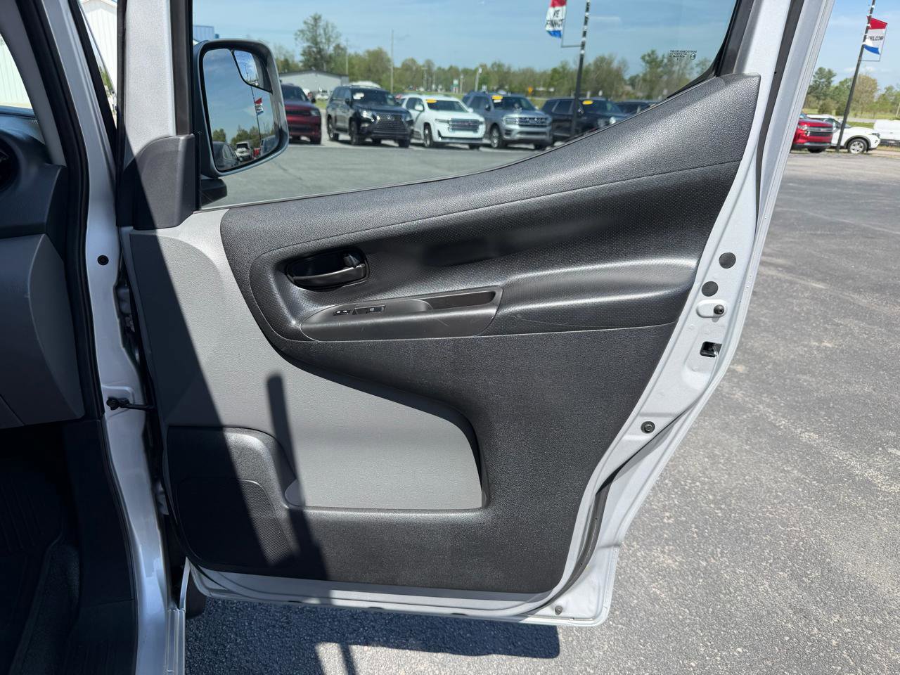 Used 2018 Nissan NV200 SV w/ Navigation Package image 19