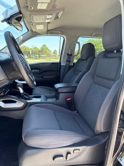 Used 2025 Nissan Frontier SV RWD image 2