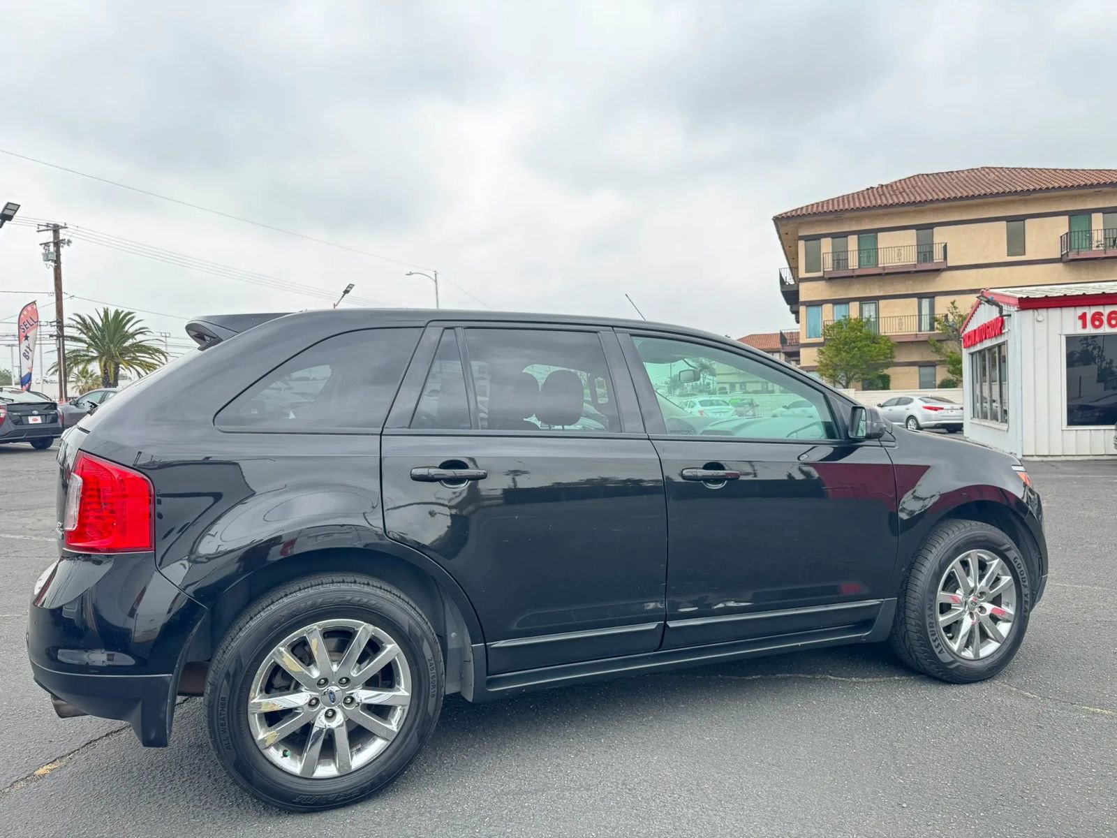 Used 2013 Ford Edge SEL FWD image 10