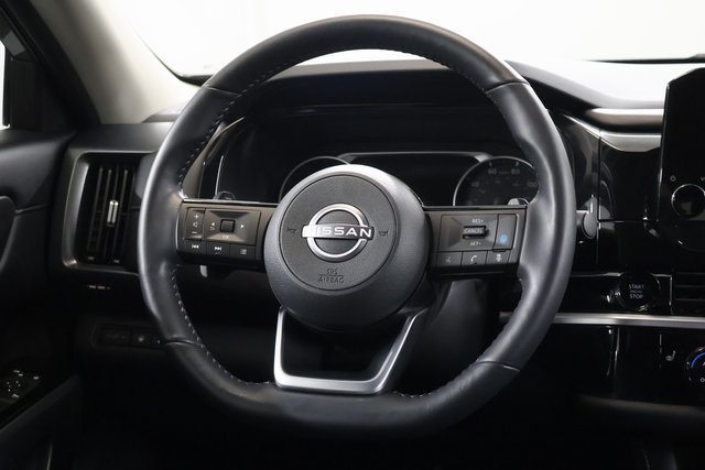 Certified 2025 Nissan Pathfinder SL w/ Black Appearance Package AWD/4WD image 14