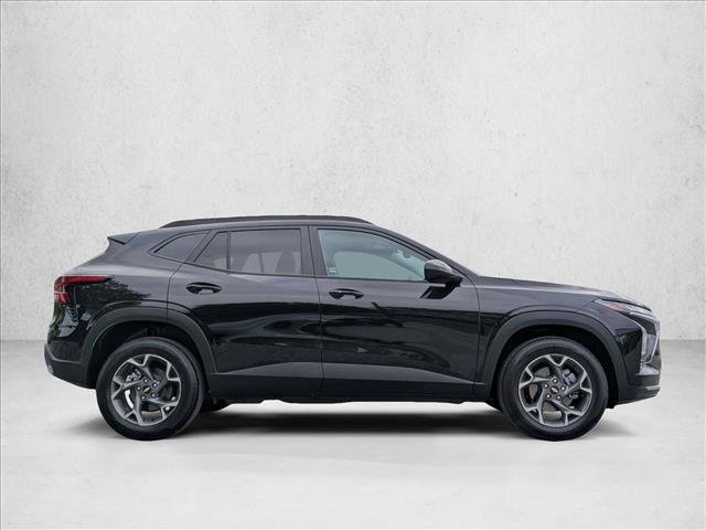 Used 2025 Chevrolet Trax LT w/ Driver Confidence Package image 3