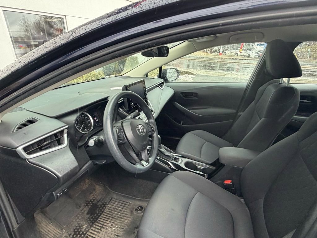 Used 2022 Toyota Corolla LE image 4