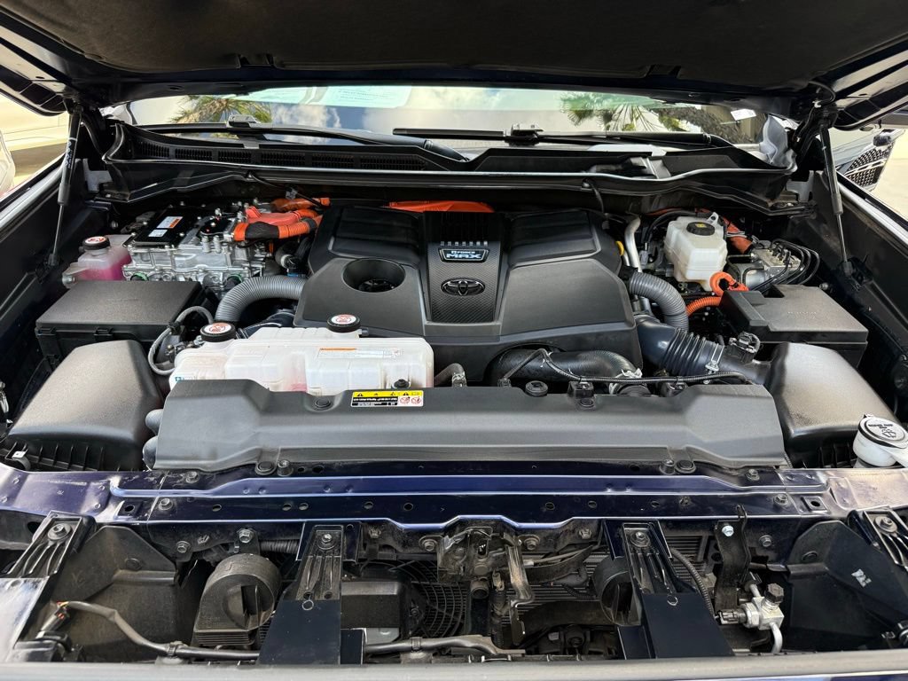 Used 2025 Toyota Sequoia Platinum AWD/4WD image 17