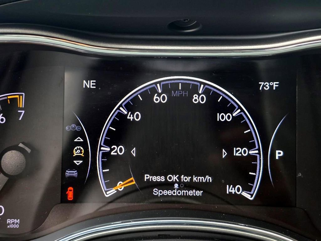 Used 2018 Jeep Grand Cherokee Altitude image 12