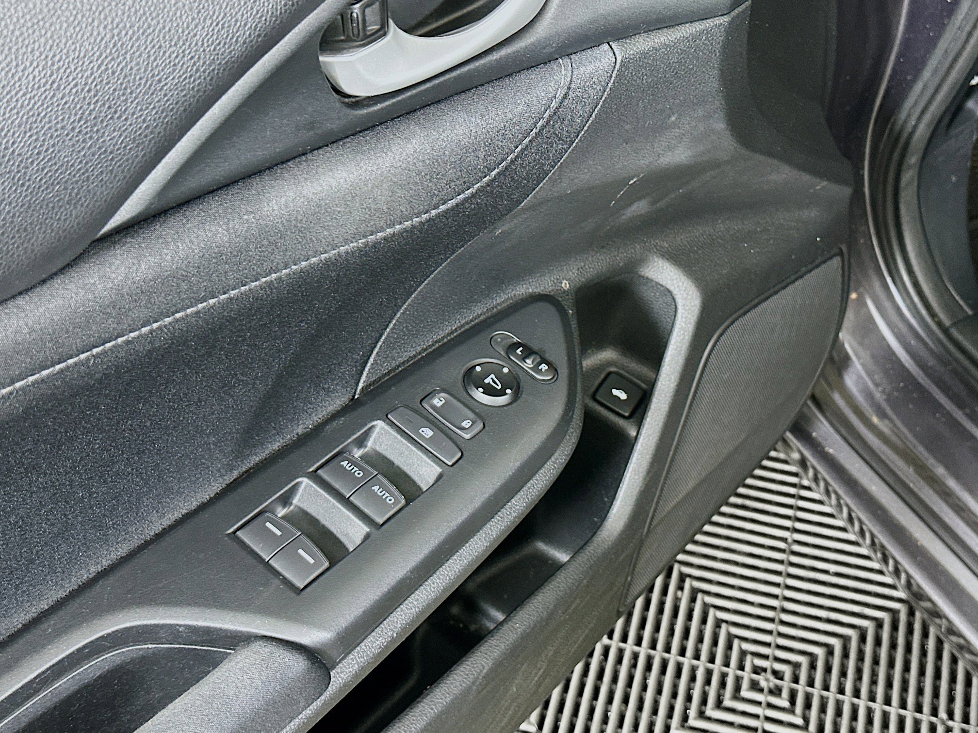 Used 2019 Honda Insight EX image 15