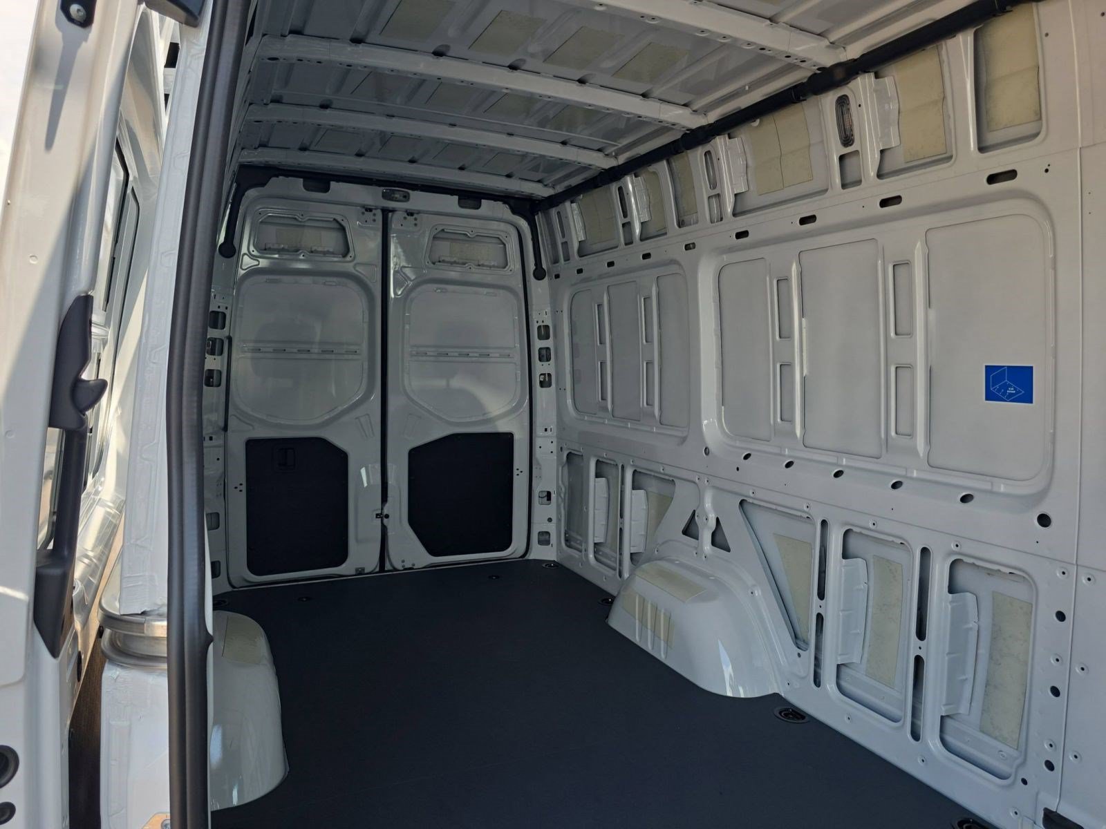 Used 2025 Mercedes-Benz Sprinter 2500 image 25