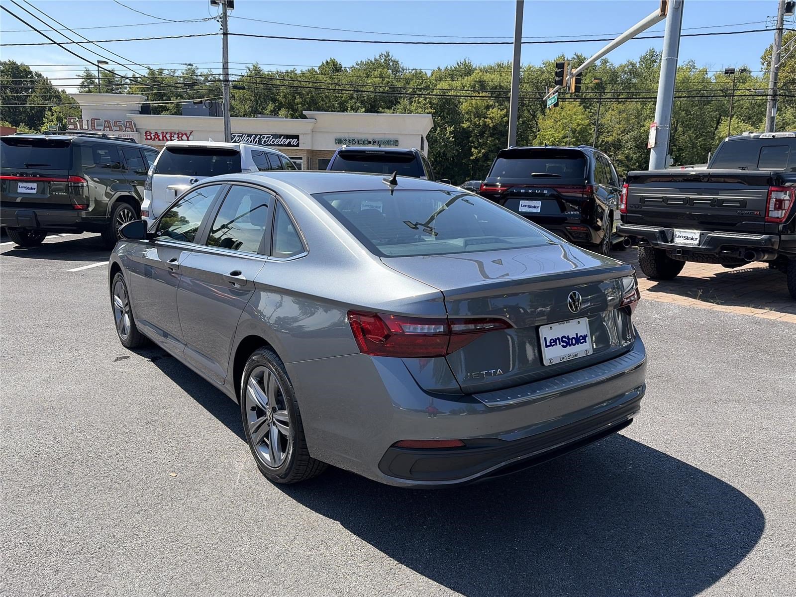 Used 2022 Volkswagen Jetta SE FWD image 3