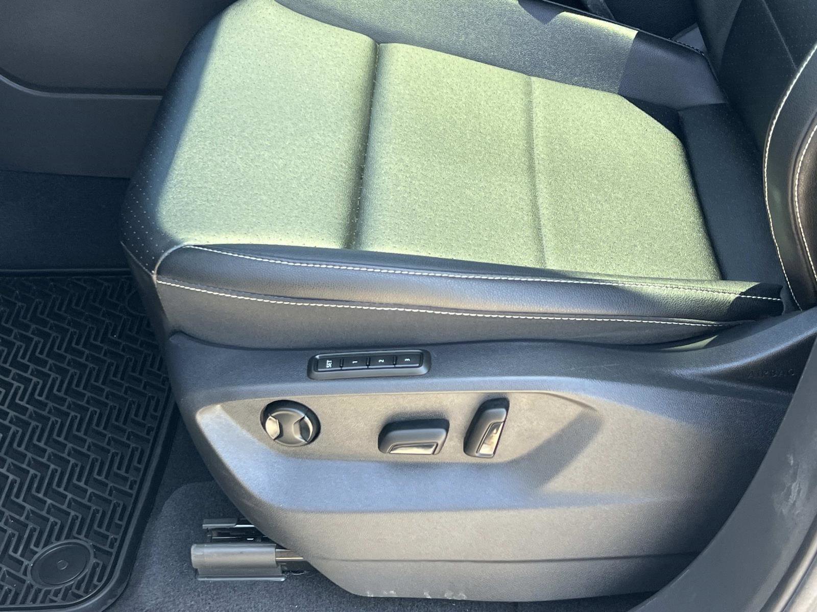 Certified 2023 Volkswagen Atlas SEL R-Line AWD/4WD image 18