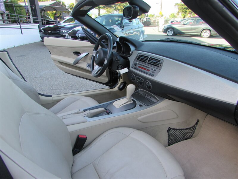 Used 2003 BMW Z4 2.5i image 18
