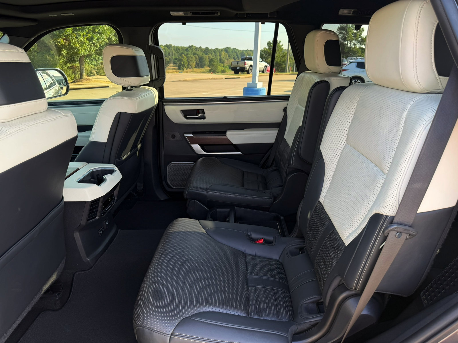 Used 2023 Toyota Sequoia Capstone AWD/4WD image 27