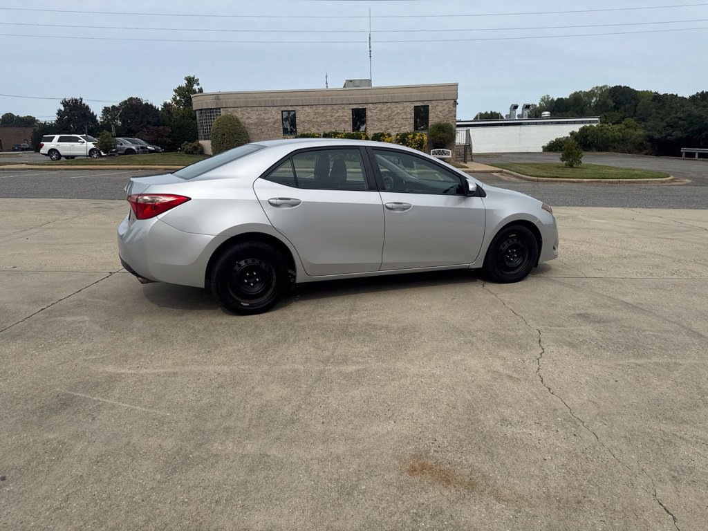Used 2017 Toyota Corolla LE FWD image 12