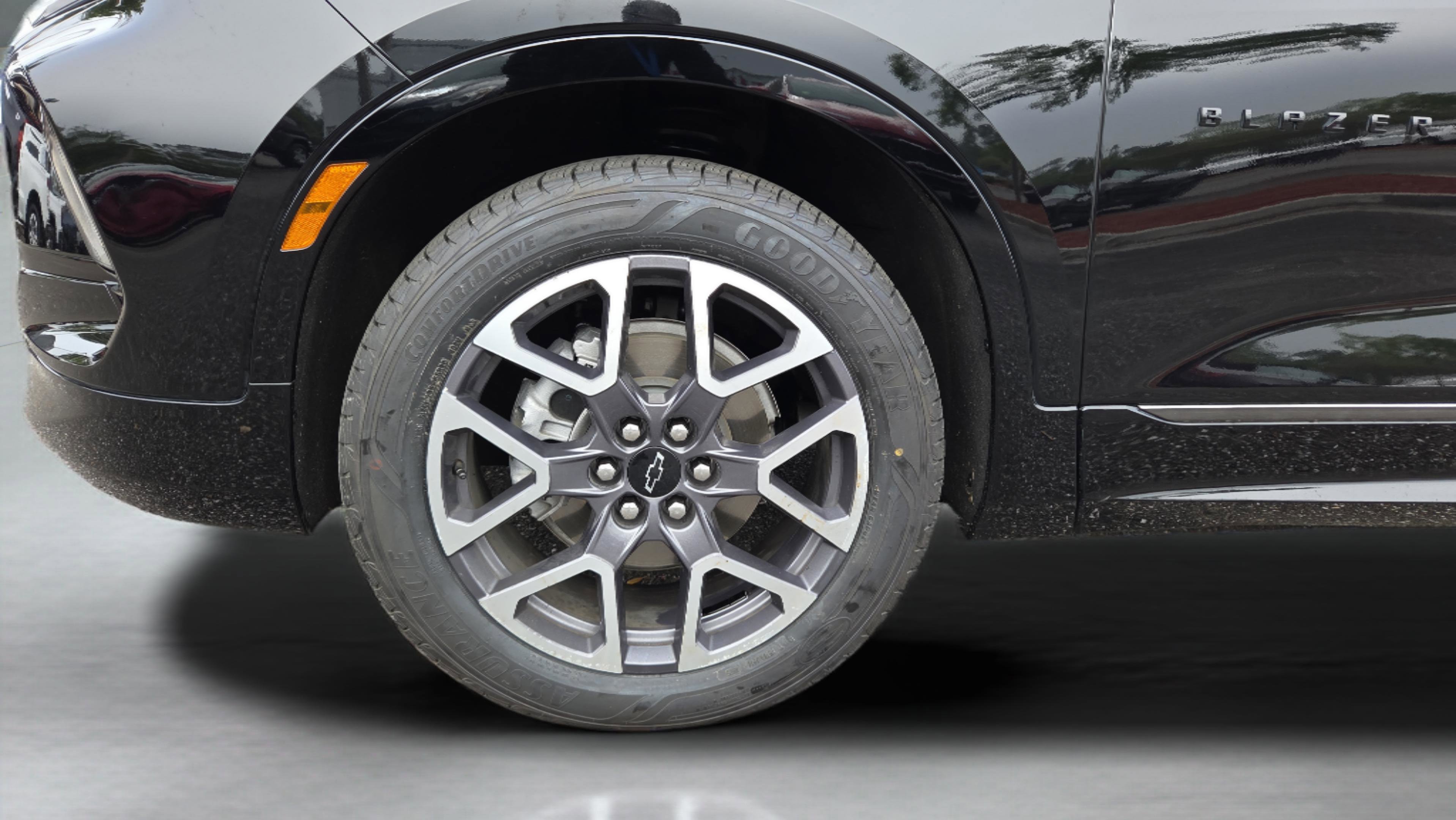 Used 2023 Chevrolet Blazer RS w/ Driver Confidence II Package image 9