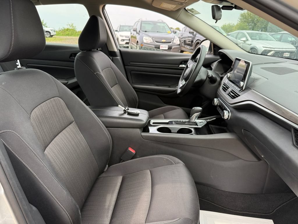 Used 2024 Nissan Altima 2.5 SV FWD image 40