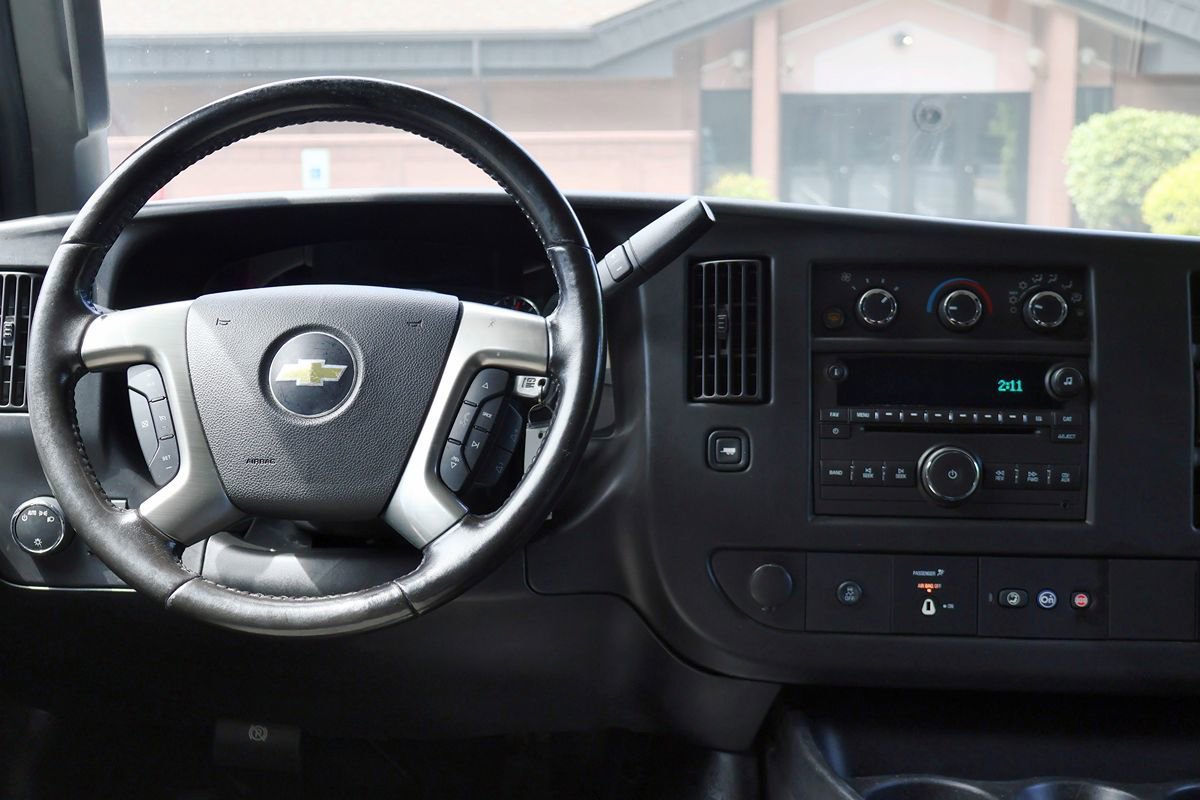 Used 2017 Chevrolet Express 3500 Extended RWD image 28