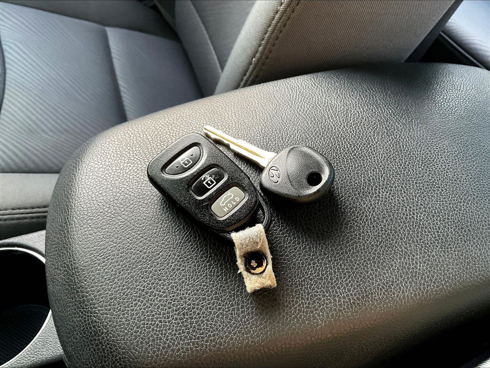 Used 2013 Hyundai Elantra GLS w/ Preferred Pkg FWD image 30