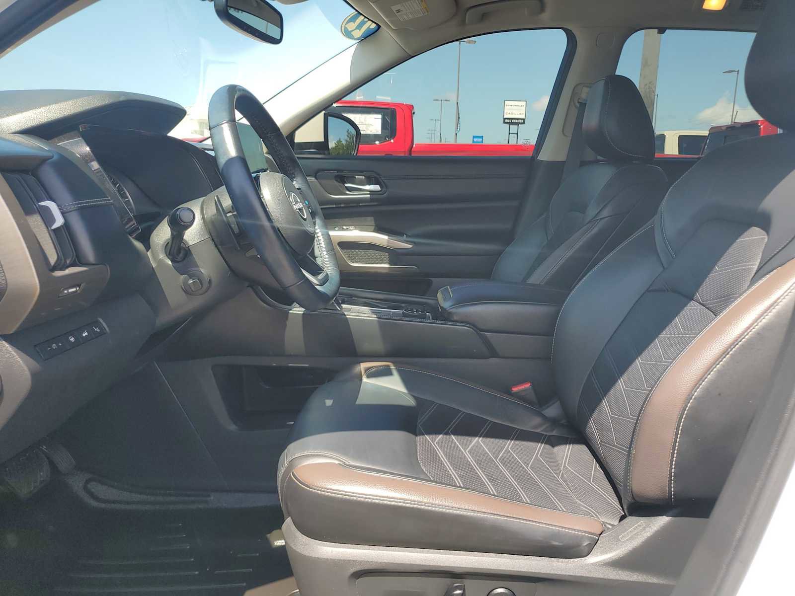 Used 2022 Nissan Pathfinder Platinum AWD/4WD image 13