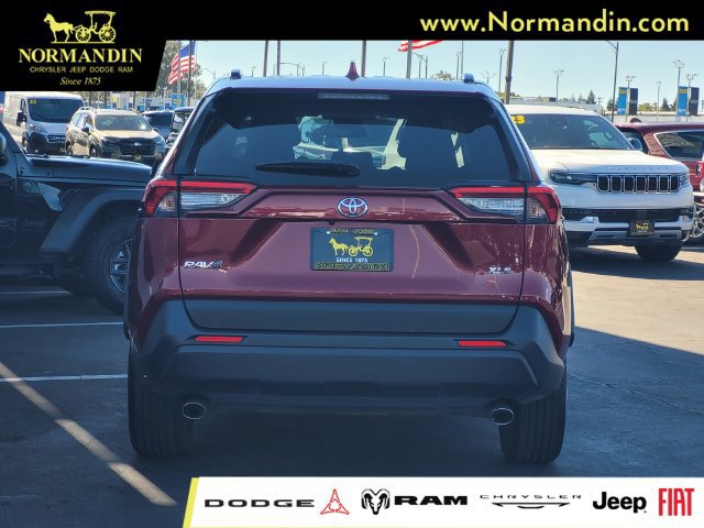 Used 2025 Toyota RAV4 XLE FWD image 5