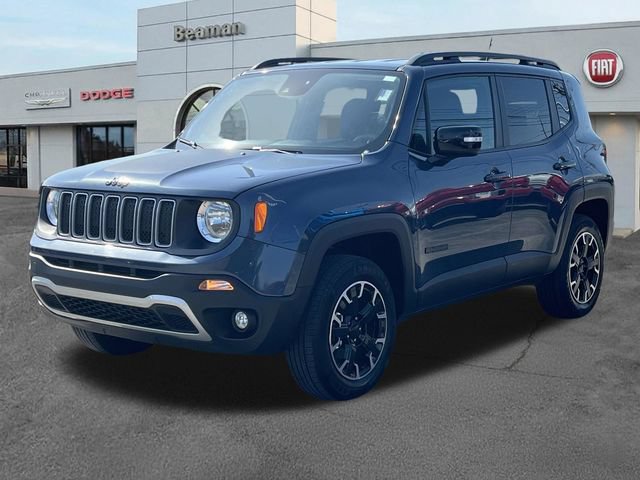 Used 2023 Jeep Renegade Latitude AWD/4WD video 3