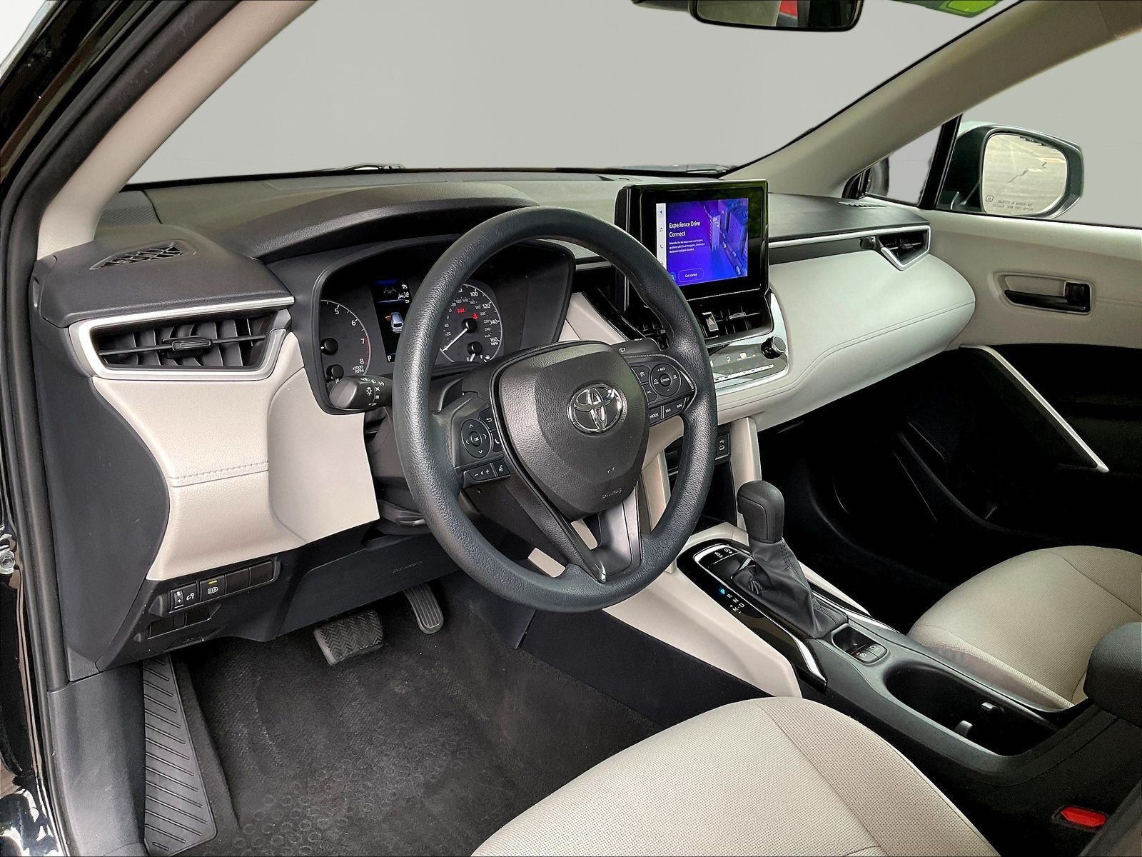 Used 2024 Toyota Corolla Cross L FWD image 17