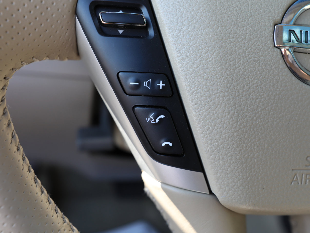 Used 2010 Nissan Murano SL w/ Leather Pkg image 25