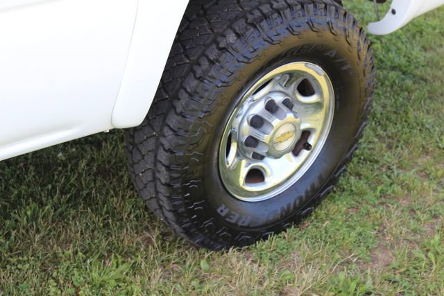 Used 2004 Chevrolet Silverado 2500 LS w/ Heavy-Duty Power Package image 19