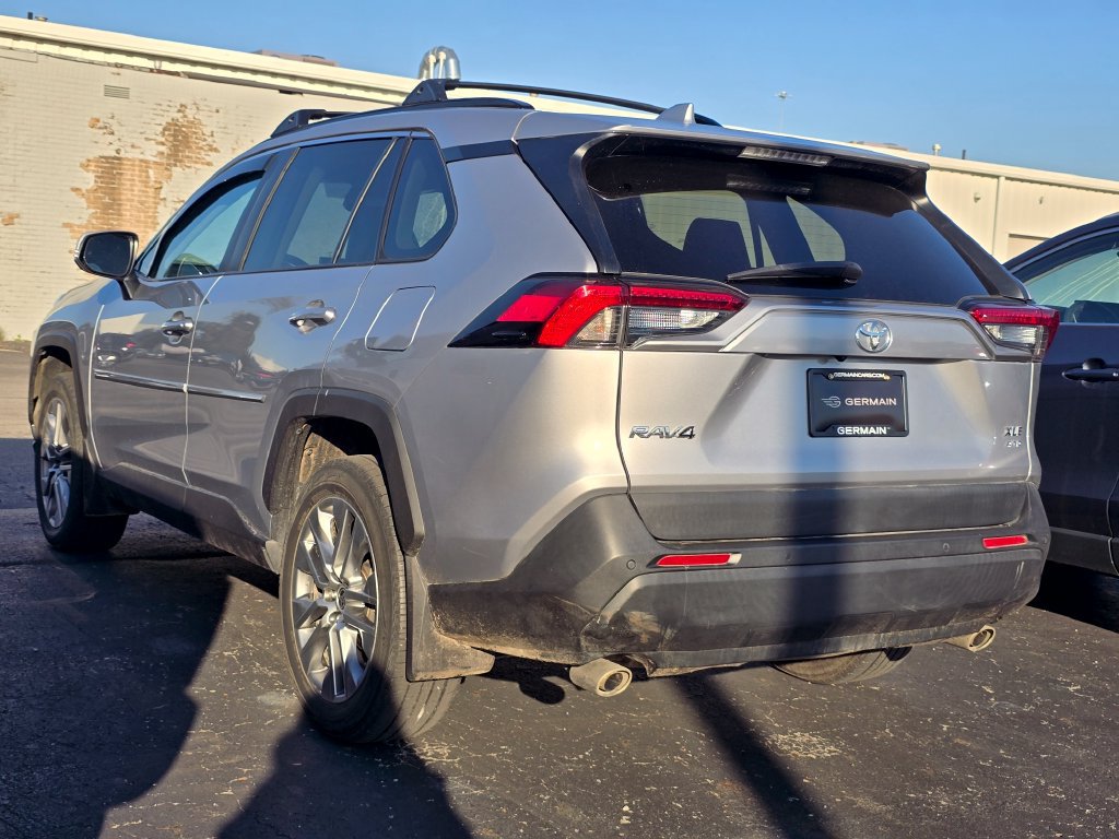 Used 2022 Toyota RAV4 XLE Premium AWD/4WD image 6