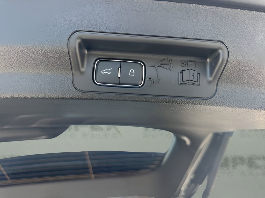 Used 2025 Ford Explorer ST-Line w/ Premium Package image 31