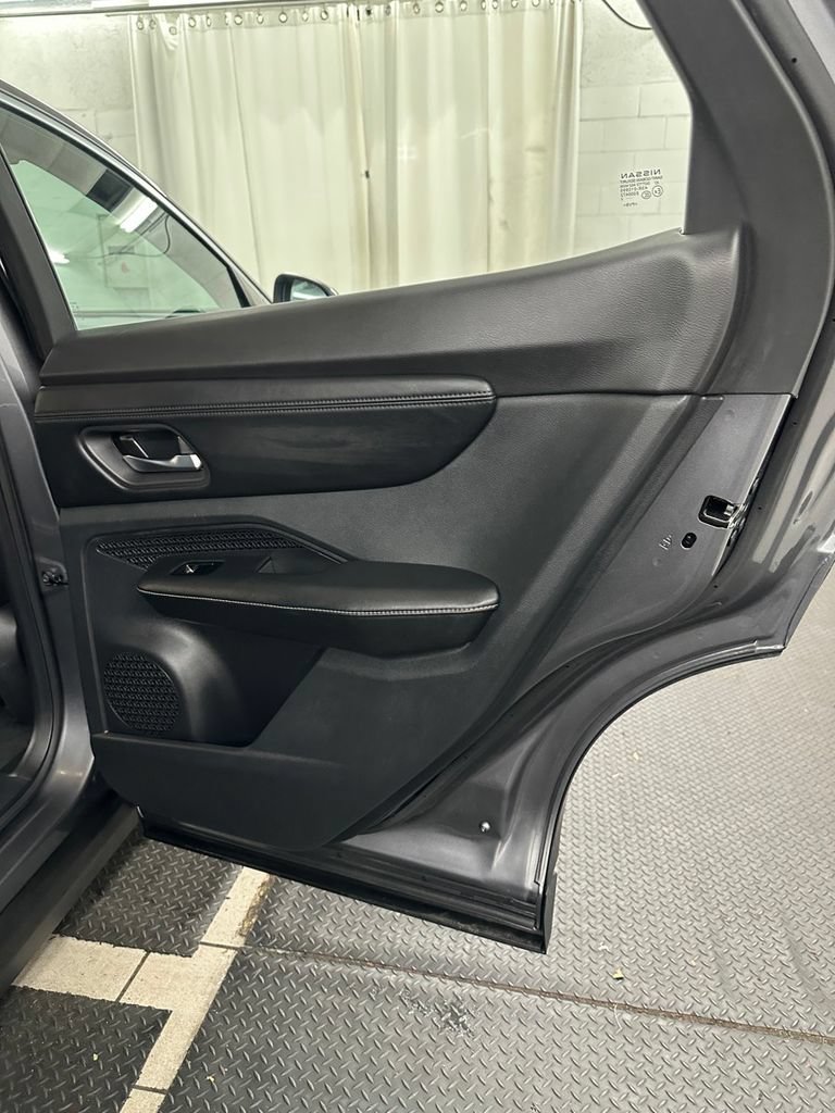 Used 2023 Nissan Ariya FWD image 31