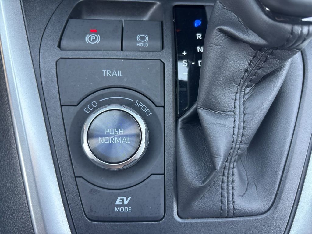 Used 2025 Toyota RAV4 XSE w/ Advanced Technology Package AWD/4WD image 32