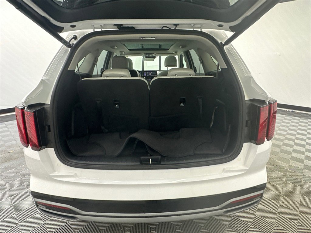 Used 2022 Kia Sorento EX w/ Panoramic Sunroof Package image 19