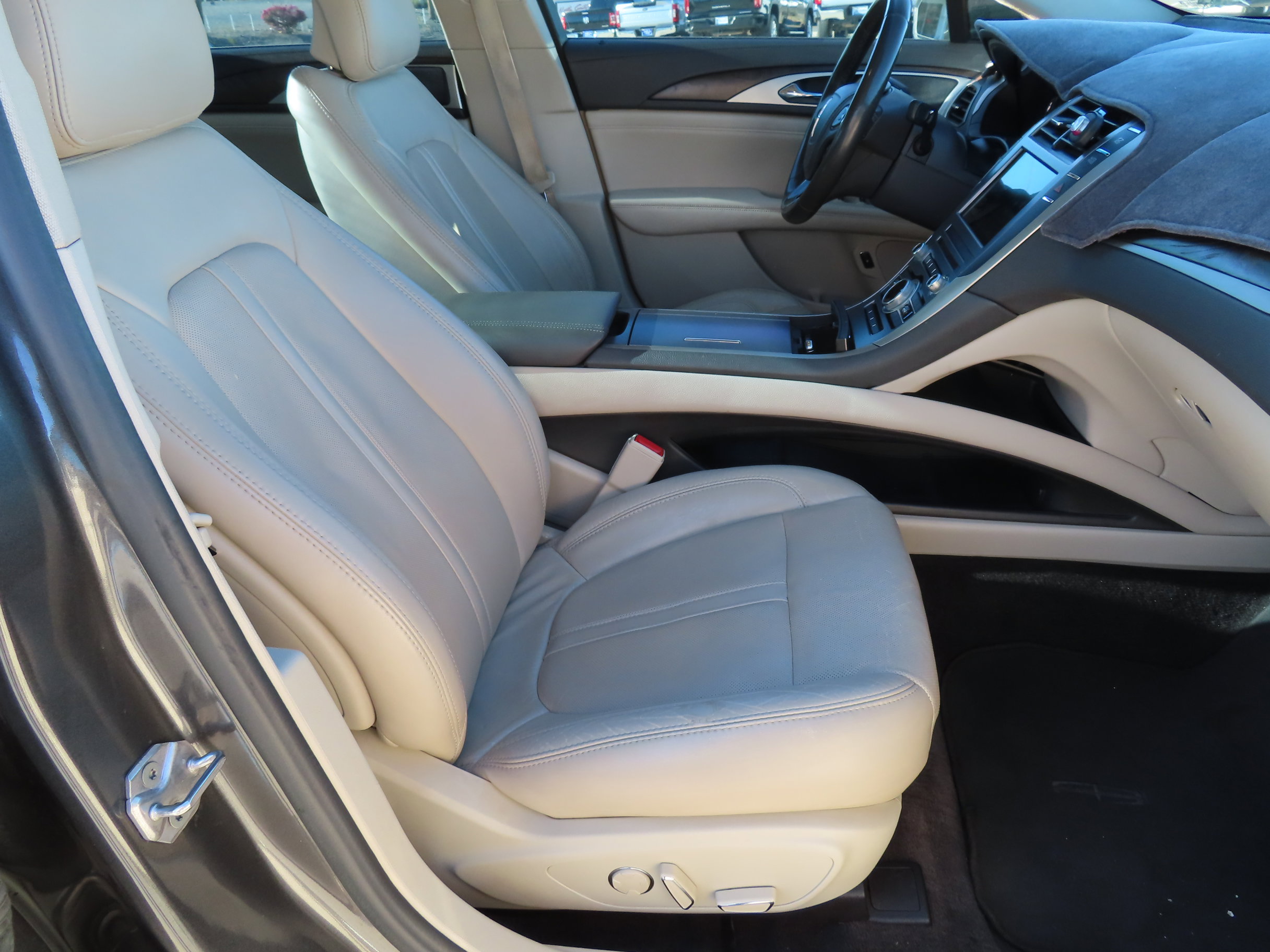 Used 2017 Lincoln MKZ Reserve image 11