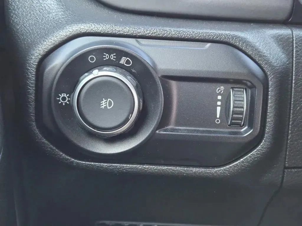 Used 2023 Jeep Wrangler Sport image 13