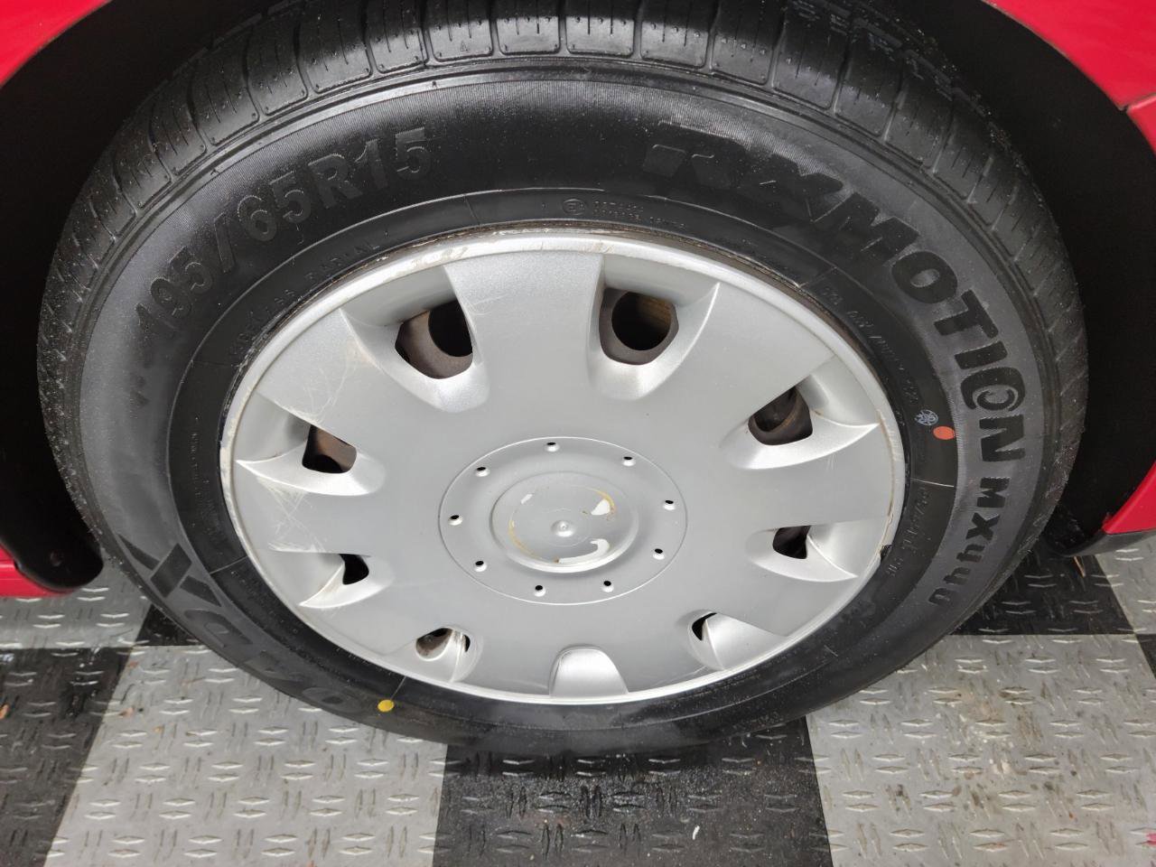 Used 2009 Volkswagen Rabbit S image 24