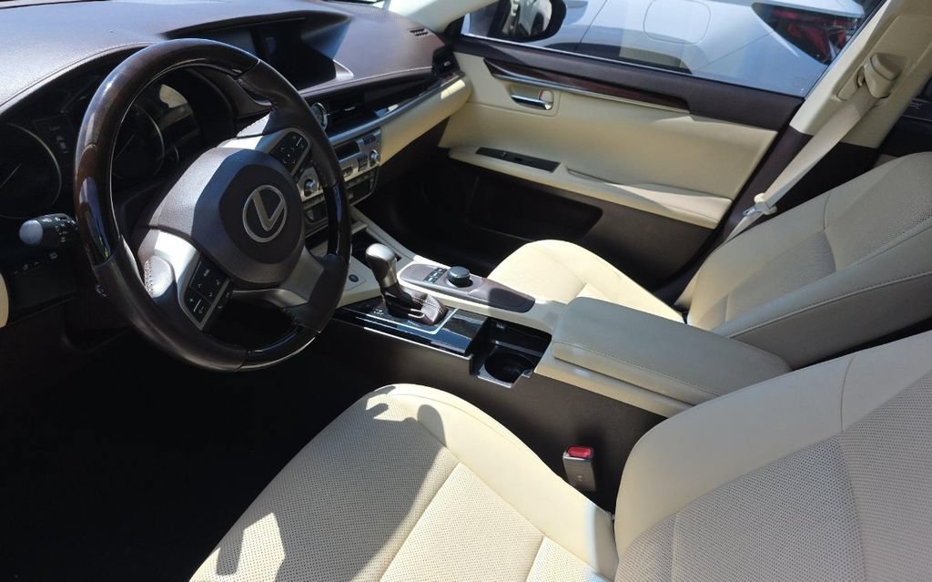 Used 2018 Lexus ES 350 w/ Premier Package FWD image 7
