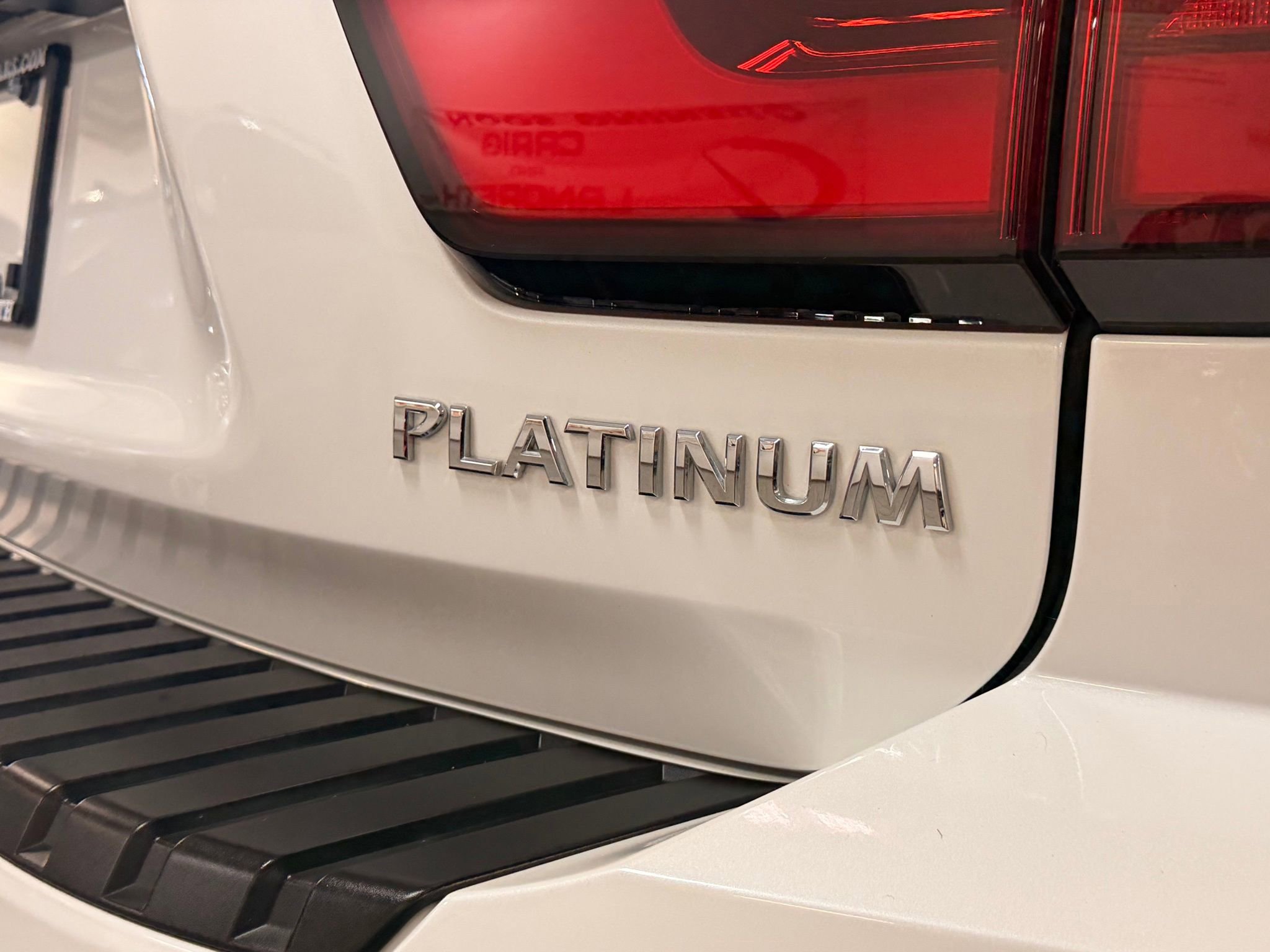 Used 2024 Nissan Armada Platinum w/ Captain's Chairs Package image 5