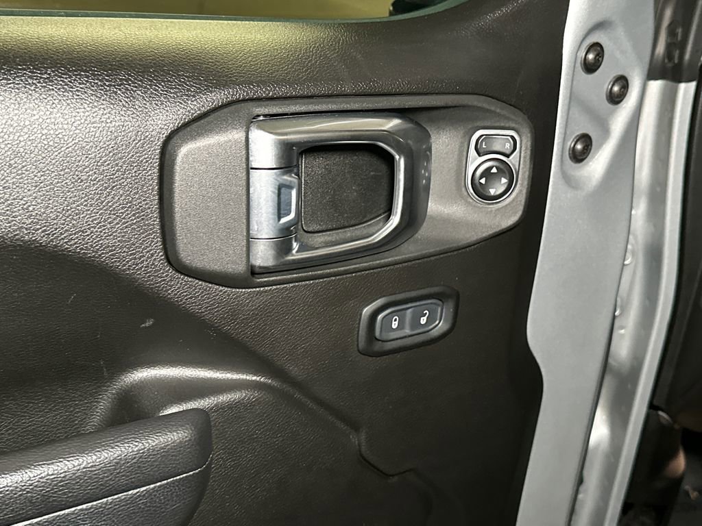 Used 2024 Jeep Wrangler Unlimited image 16