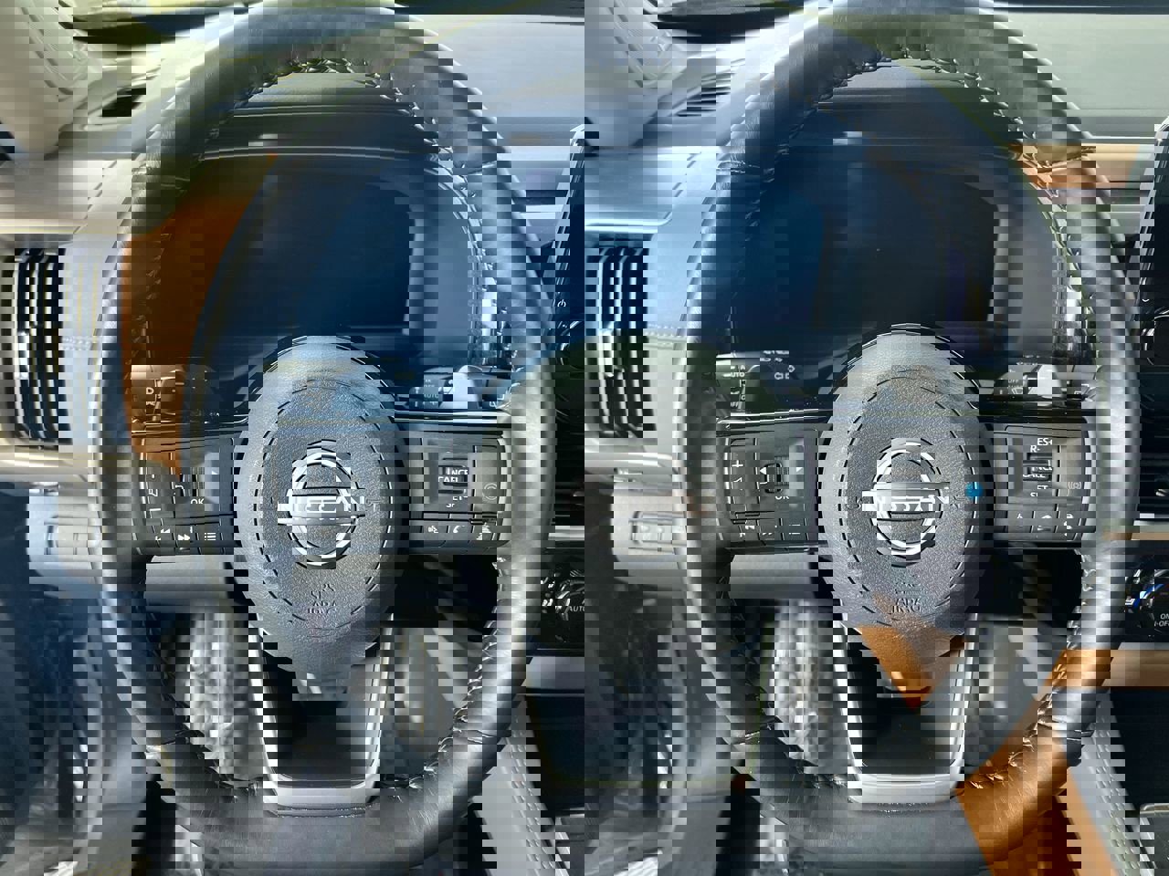 Used 2024 Nissan Pathfinder Platinum image 15