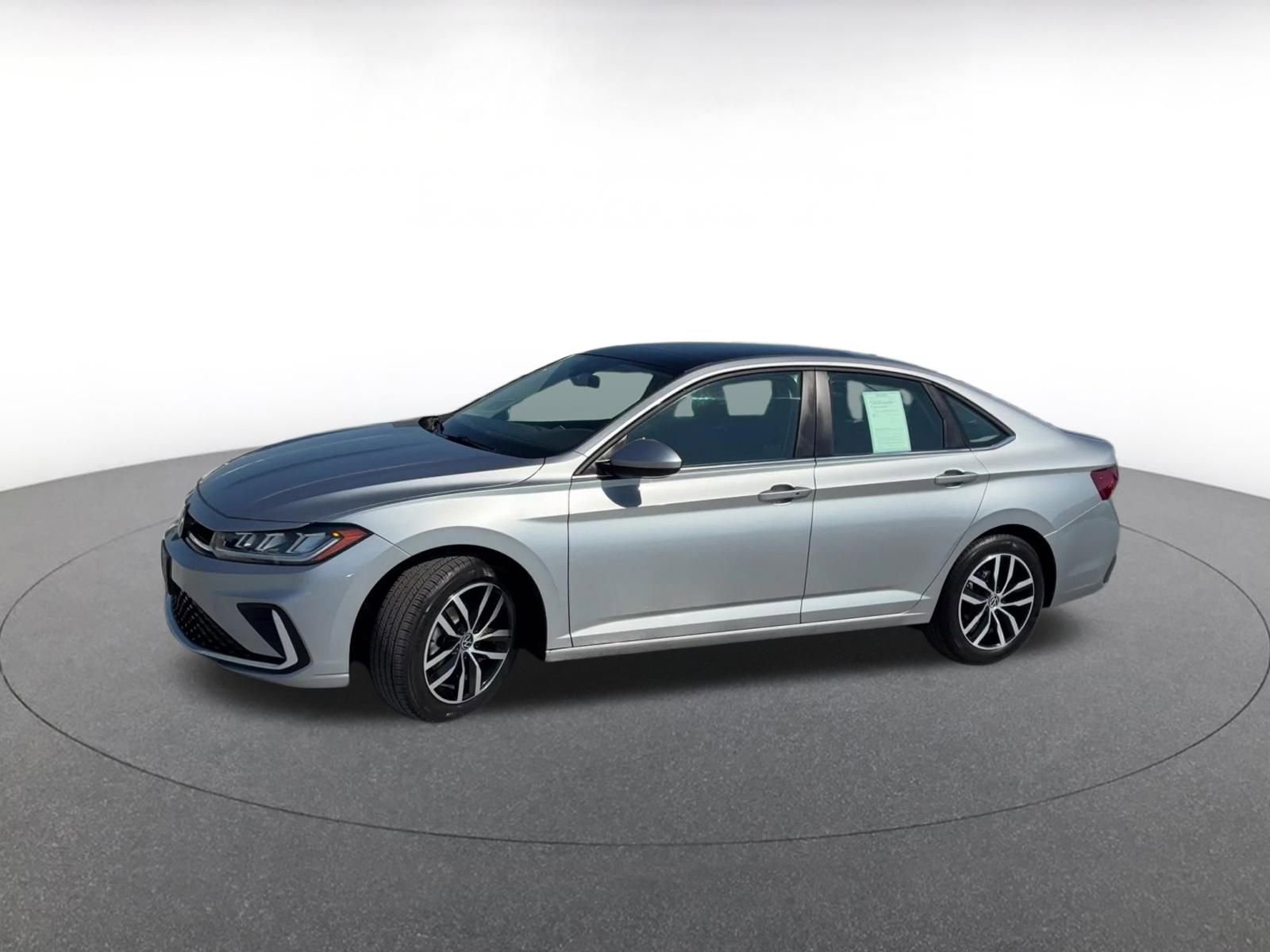 Used 2025 Volkswagen Jetta SE image 8