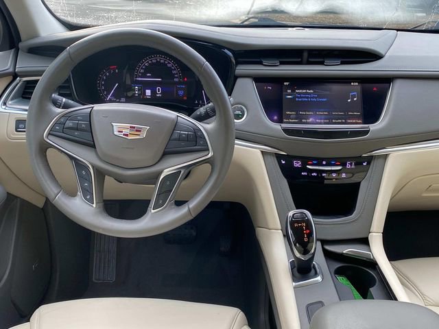 Used 2018 Cadillac XT5 Luxury w/ Driver Awareness Package FWD image 8