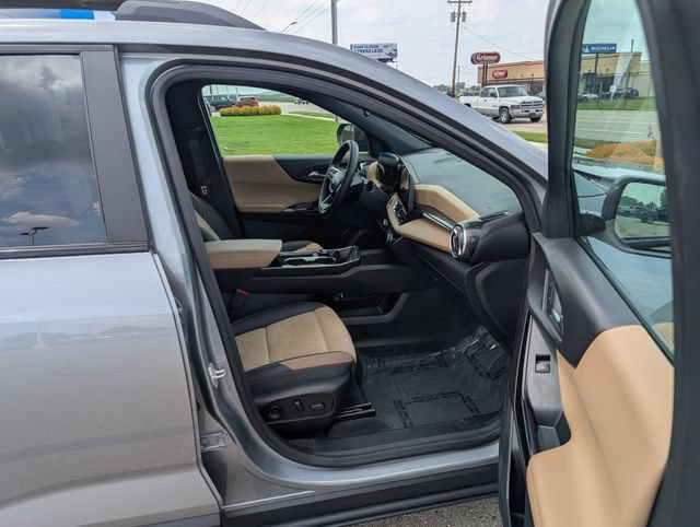 Used 2026 Chevrolet Equinox ACTIV w/ Convenience Package III FWD image 2