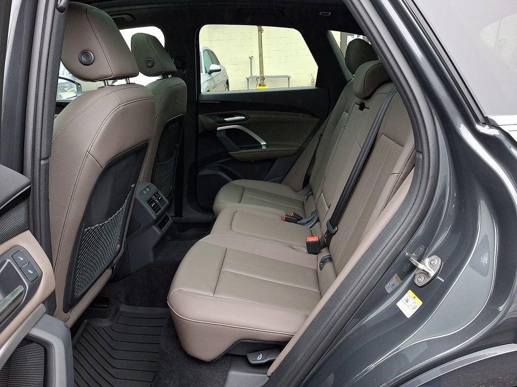 Used 2025 Audi Q5 Premium w/ Convenience Package image 10