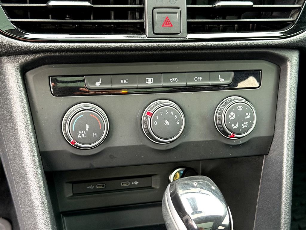 Used 2022 Volkswagen Taos SE image 22